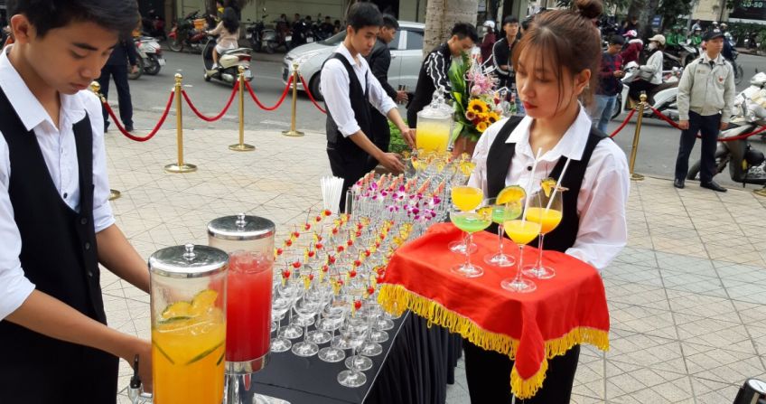 Show tiệc đồ uống Welcome Drinks tại Vincom Bà Triệu  
